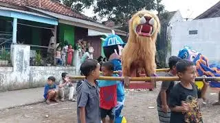 Burok kuningan kostum - ula pucuk