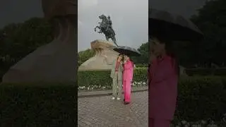 Теперь ты знаешь, с кем прогуляться по ночному Питеру😂