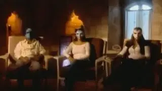 האיש מאחורי המסכה woman in masks