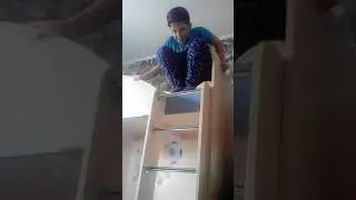 Мой брат прыгает с большой лестницы!!!!!!!!!!!!!!!