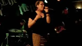 Lara Hope and The Champtones - Maybelline
