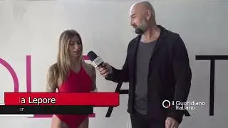 “Noi pazze sempre a testa in giù":  la vita da poledancer nel nuovo libro di Angela Lepore
