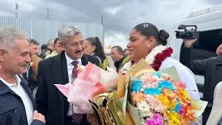 Dünya şampiyonu Havvanur Kethüda Araklı'da çiçeklerle karşılandı