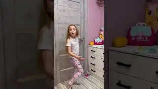 Издеваются над девочкой 😭 #short #пранк #дети