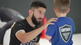 Kleine Kämpfer, Große Werte: Disziplin und Respekt lernen | Buschkampbros01