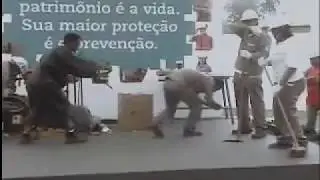 EPI, use mas não abuse de usar - PEÇA TEATRAL SEGURANÇA TRABALHO