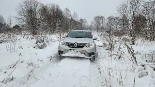 Рено Дастер и снежные деревенские просторы