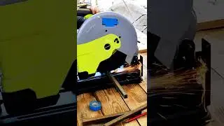 Как ровно отпилить трубу ?)