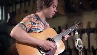 1939 Martin D-18 played by Billy Strings