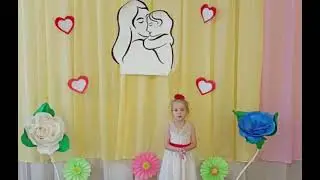 Варвара Макарова поздравляет свою маму с предстоящим праздником Днем матери