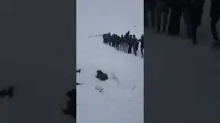 Görüntüler Türkiye-İran sınırı. Yüzlerce kaçak, kar yağışı altında Van'ın köylerine doğru ilerliyor