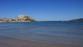 Calvi - Au bord de la Plage de la Pinède