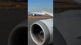 Boeing 787-9 Engine Sound ! Take off from Tokyo Haneda Airport to Paris CDG (Star Wars R2-D2 paint)