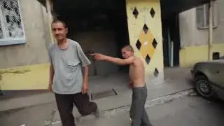 Тебя люди ждут вон...