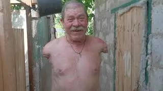 НЫРЯЮ В БОЧКУ БЕЗ РУК😱
