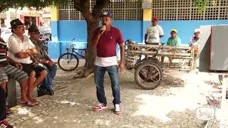 Rogerio Cantor marcou presença no Show da Praça cantou 'Agora Ficou Bom'