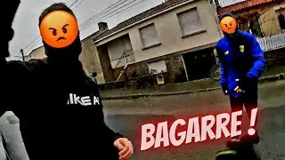 😡UN MOTARD SE FAIT AGRESSER PAR 2 RACAILLES ET ÇA FINI EN BAGAR®️E !🥊