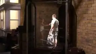 Walking through the wall to Platform 9 & 3/4 - Universal Studios Florida (Harry Potter)