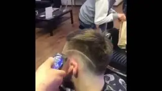 CORTE DE CABELO RASPADO COM RISCO E SOMBREADO