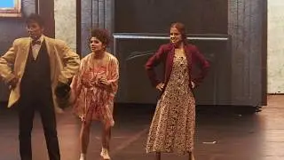 Annie El musical en Ingles. Video 8 de 10. You are never fully dressed without a smile.