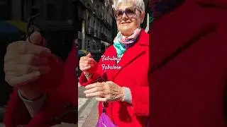 Яркая женщина!