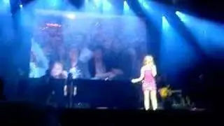 Celine mesmerized by a warm Mozambiqian welcome