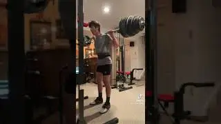 How to perform a barbell squat