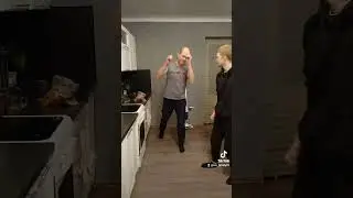Папа зажигает
