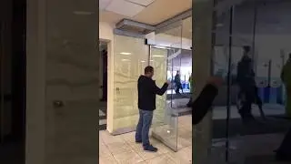 Раздвижная перегородка F2 и откатная дверь для горнолыжного курорта Роза Хутор