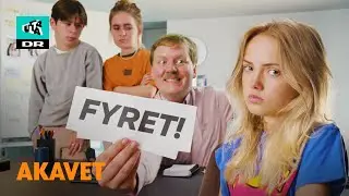 SKUESPILLERE FYRET! | Akavet