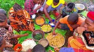 COOKING AFRICA DELICIOUS FOOD INSIDE OF VILLAGE