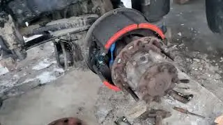 Замена задних накладок и амортизаторов на Volvo VNL 780.