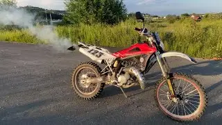 HUSQVARNA wre 125 2stroke smoker - walk around + sound (too much oil)