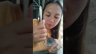 opening can using spoon 