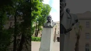 Бюст В. И. Ленина в Санкт-Петербурге, Каменноостровсктй пр, 21