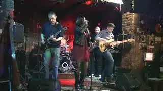 Под зелёным зонтом 190222