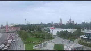 Украинский флаг запустили в небо возле Кремля