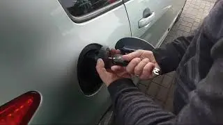 Снятие крышки бензобака пежо 308