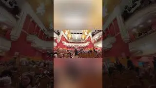 Угадайте, в какой театр мы пришли?