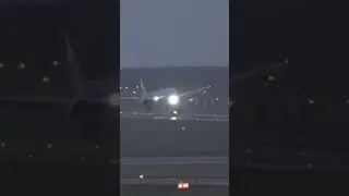 Boeing 777 300 ER Hard landing duaring windy and turbulent weather #boeing777 #landing #turbulence