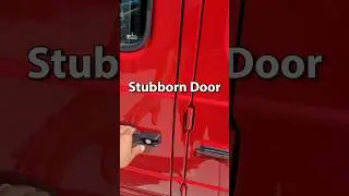 G-Wagon Stubborn door #mercedes #gwagon #funny #automobile #gclass #benz