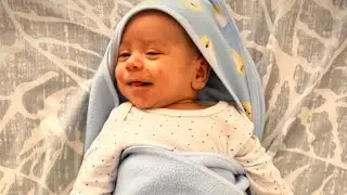 El bebé conversa con Yaya