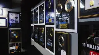 STUDIO TOUR TODD TAYLOR