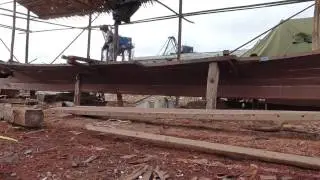 Pembuatan kapal pinisi di Makassar
