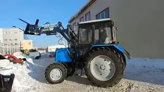 МТЗ 892 с погрузчиком универсал и вилами универсальными с регулируемой пикой