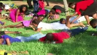 Mchungaji awageuza waumini wake mbuzi na kuwalisha majani