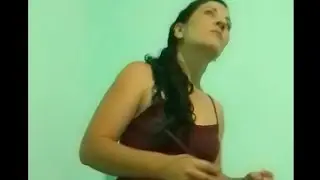 vídeos engraçados. Tem um homem na nossa casa.