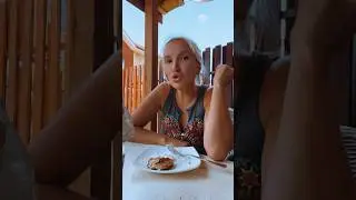 Сырники у меня получились гов, я сказала что у меня такое впервые 😂думаю что-то мне это напоминает