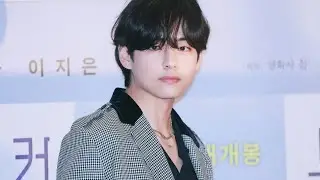 Taehyung Recognises His Fansite And Wave Towards.