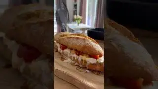 Tomate-Burrata Baguette 😍 #trendingshorts #burratacheese #sandwich #schnellerezepte #food #recipe
